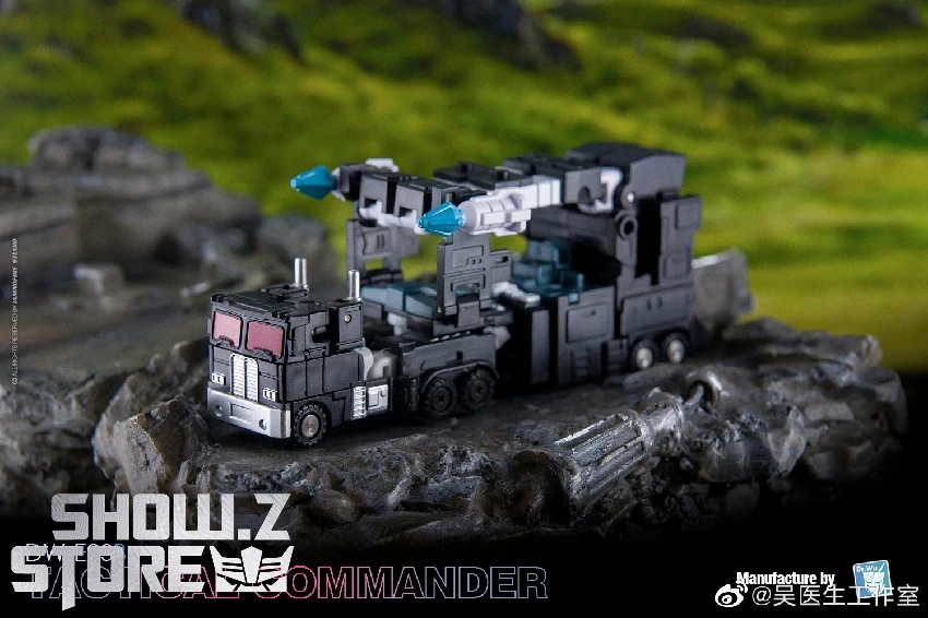 Dr.Wu DW-E23B Tactical Commander Ultra Magnus Black Version W/o Inner Robot 3 Dr.Wu DW-E23B Tactical Commander Ultra Magnus Black Version W/o Inner Robot - Image 3