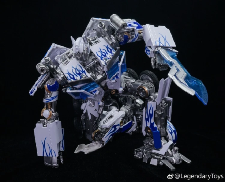 LegendaryToys LT02-W Optimus Prime MPM-04 White Version 5 LegendaryToys LT02-W Optimus Prime MPM-04 White Version - Image 5