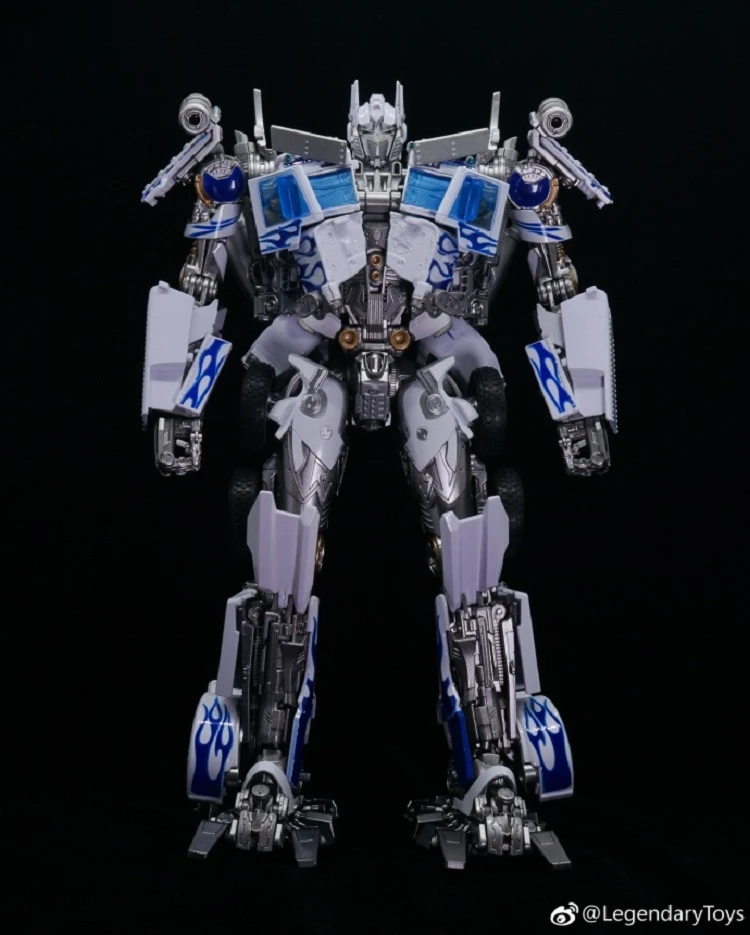 LegendaryToys LT02-W Optimus Prime MPM-04 White Version 3 LegendaryToys LT02-W Optimus Prime MPM-04 White Version - Image 3