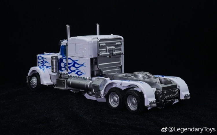 LegendaryToys LT02-W Optimus Prime MPM-04 White Version 8 LegendaryToys LT02-W Optimus Prime MPM-04 White Version - Image 8