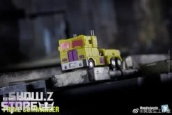 Dr.Wu DW-E04T Prime Commander Optimus Prime Toxitron Version W/ Trailer -Show.Z Toys Deals Store 99ec54925a